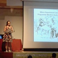 Picture of Dr Criena Fitzgerald, stood at a lectern, giving a presentation at the XI Congreso Internacional de Historia de la Mineria.
